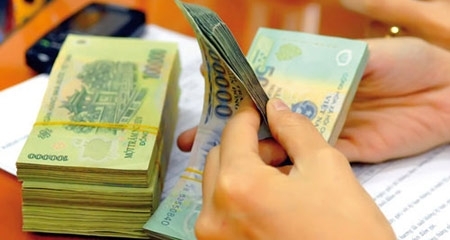 Sếp ngân hàng thu nhập hơn 200 triệu đồng/tháng