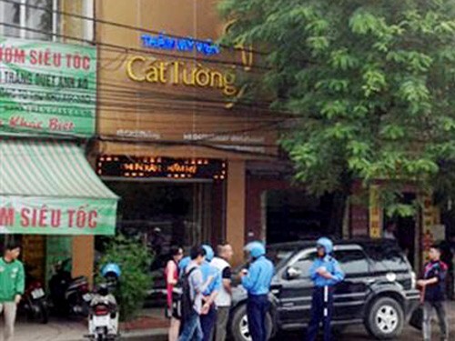 Nghi giấu xác, người nhà chị Huyền đến Thẩm mỹ Cát Tường tìm kiếm