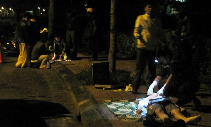 Ôtô lao xuống sông trong đêm khuya, một Việt kiều Mỹ tử vong