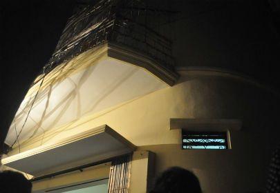 Con trai hoảng hốt khi phát hiện mẹ treo cổ chết