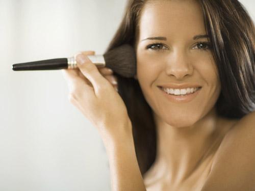 Giúp cô nàng công sở xinh đẹp rạng rỡ chỉ với 5 phút make up