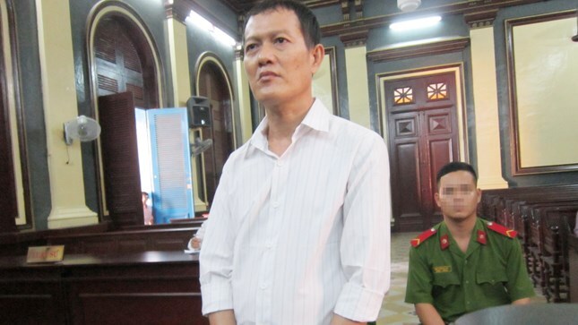 Chú không vợ 7 năm làm trò loạn luân với cháu ruột thơ dại