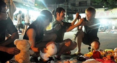 Cuộc sống sinh viên sôi động tại khu chợ đêm Sài Gòn