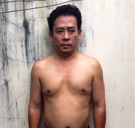 Phá nhà người yêu cướp lại nhẫn đính hôn