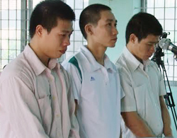 Anh em bịt mặt phá két cướp gần 200 cây vàng của cậu mợ