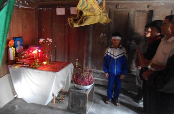 Đẫm nước mắt tiễn đưa nữ sinh viên trường đại học Luật