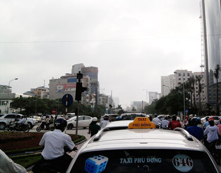 Hà Nội: Khốn đốn vì đèn giao thông bị hỏng