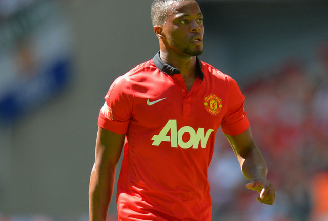 Sao M.U bị fan nữ... sờ mông ngay trên khán đài