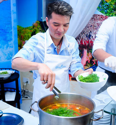 Khôi hài bảng thông báo đặc biệt hoãn lịch đến thăm của Mr Đàm