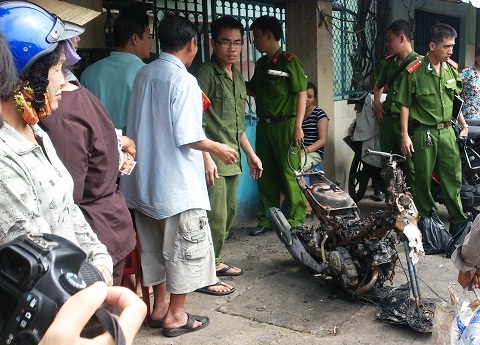 Hai ông cháu bị thiêu cháy trong biển lửa