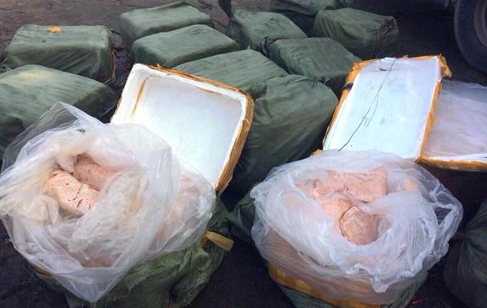 Bắt giữ xe khách chở nội tạng động vật bốc mùi hôi thối