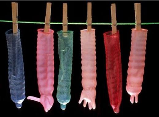 Sex toy và sự biến hóa kỳ ảo của “áo mưa” qua con mắt người Việt