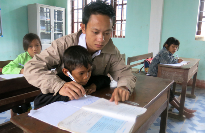 Người Rục đầu tiên làm thầy giáo