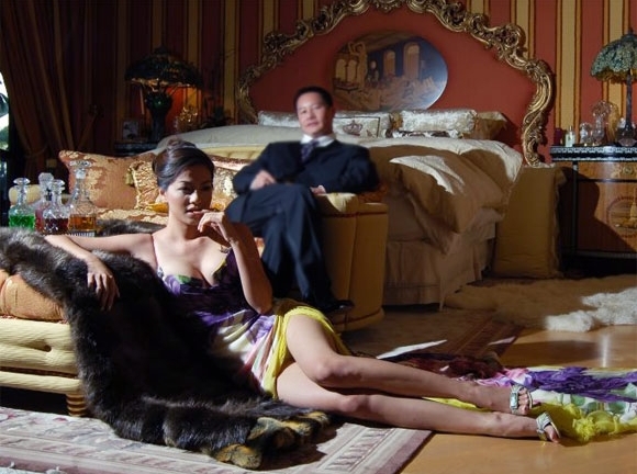 Tin tức 24h: Siêu mẫu Ngọc Thúy chửi mắng, đuổi bố mẹ ra khỏi nhà