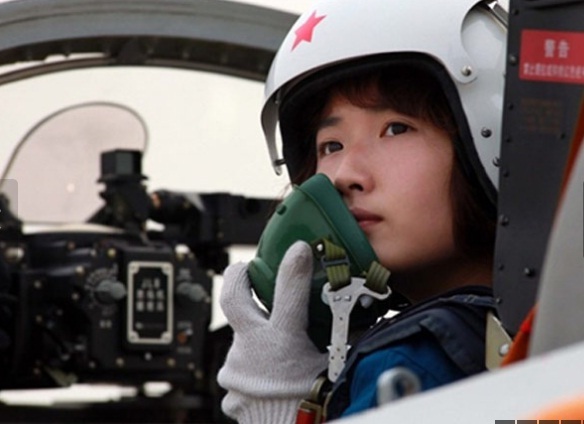 Ngỡ ngàng trước nhan sắc của các nữ phi công tiêm kích