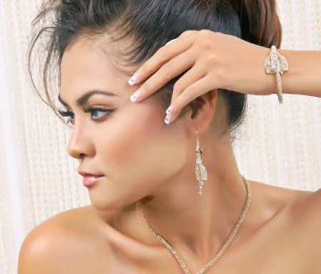 Tin tức 24h: Sốc với màn nude phản cảm của người mẫu Quỳnh Trang