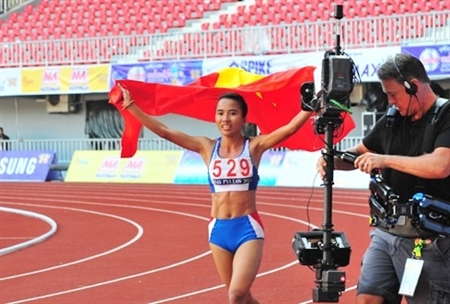 Clip: Phạm Thị Bình giành huy chương vàng điền kinh