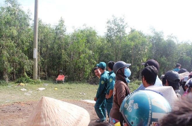 Phát hiện xác cô gái chết lõa thể với nhiều vết đâm ở bìa rừng