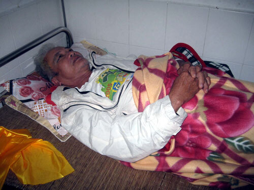 Phó giám đốc Sở Tư pháp đánh dân: Qua tết sẽ cho thôi việc