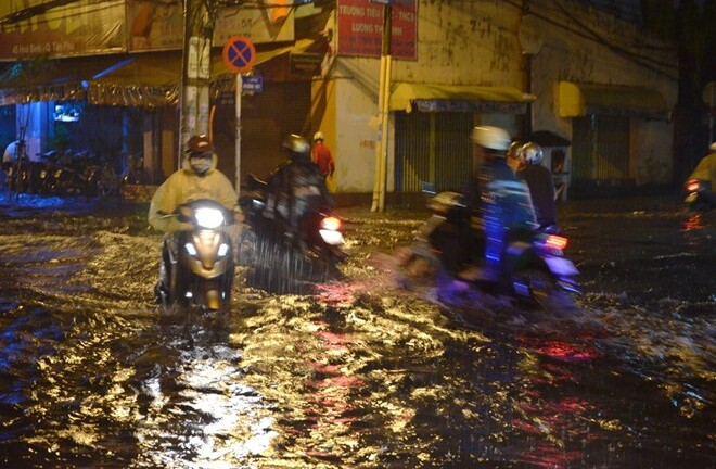 Sài Gòn mênh mông nước giữa mùa khô