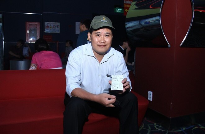 Phước Sang lần đầu lộ diện sau khi bị ném mắm tôm đòi nợ