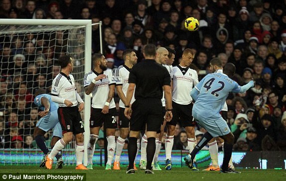    Clip: Siêu phẩm bàn thắng hình cầu vồng của Yaya Toure