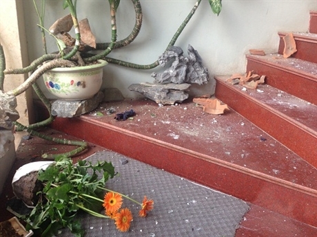 Làm loạn đám hỏi ở nhà gái bằng mìn