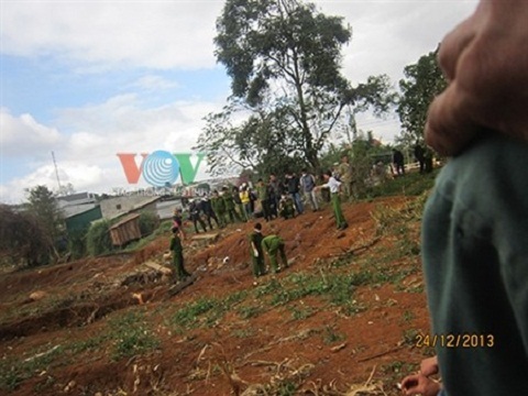 Kinh hoàng xác một phụ nữ bị trói trong đống rác