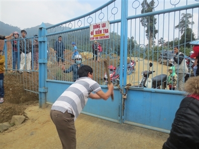 Người dân vây nhà máy vàng lớn nhất Việt Nam đòi nợ