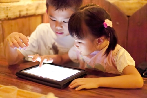 Kiểm soát việc sử dụng iPhone, iPad của trẻ như thế nào?
