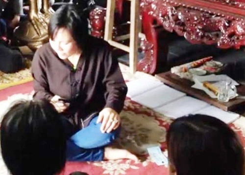 Lật tẩy những mánh khóe của nghề gọi hồn