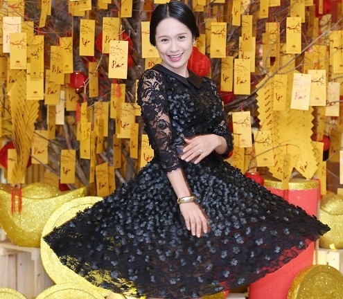 Thanh Thúy diện đầm xòe trẻ trung như gái 20