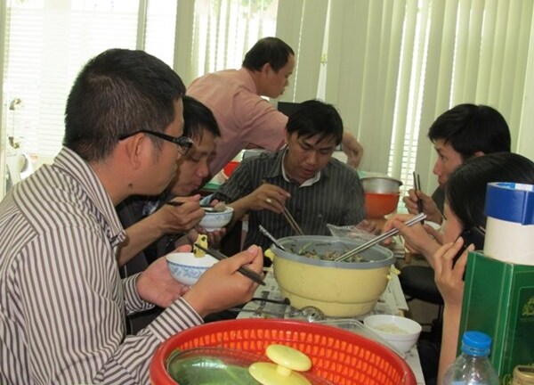 Đắng lòng những bữa cơm bên trong ĐH Hùng Vương