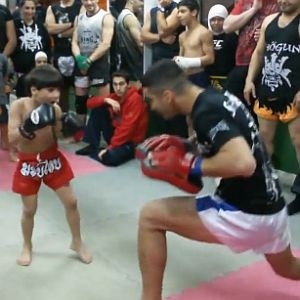 Video: Dân mạng sốt với tài năng của võ sỹ nhí