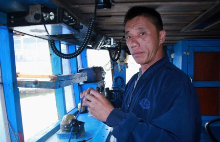 Ngư dân miền Trung vẫn “đạp sóng” ra khơi