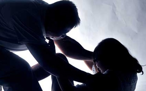 Làm trò đồi bại với con bạn mình, một đối tượng bị khởi tố
