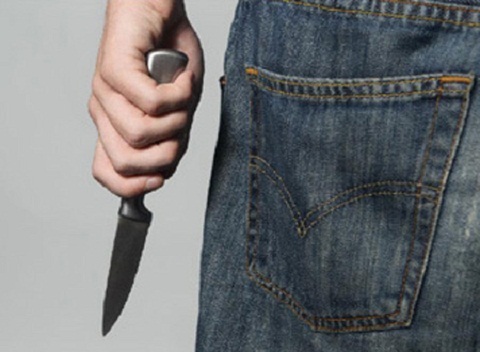 Cứu thoát bạn rồi đâm chết bạn vì hiềm khích nhỏ nhặt