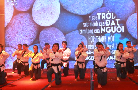 Võ sỹ Taekwondo Việt Nam nhảy Gangnam style gây sốt