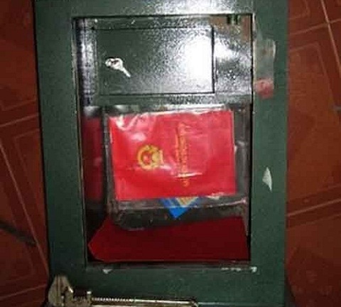 Bắt kẻ hàng xóm phá két trộm vàng