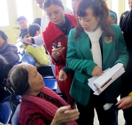 Bị bác sĩ mắng xơi xơi, dân mách với Bộ trưởng Y tế