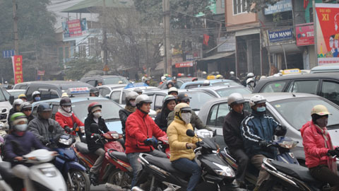 Clip: Tắc đường hàng giờ đồng hồ ngày giáp Tết ở Hà Nội