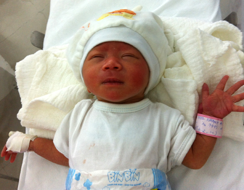 Hi hữu chuyện đẻ rơi trong nhà vệ sinh mới biết mình có thai