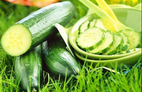 Cụ ông suýt tử vong vì đưa quả bí vào hậu môn