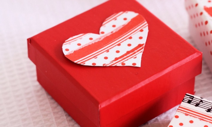 6 món quà Valentine làm người ấy vui mà túi không viêm