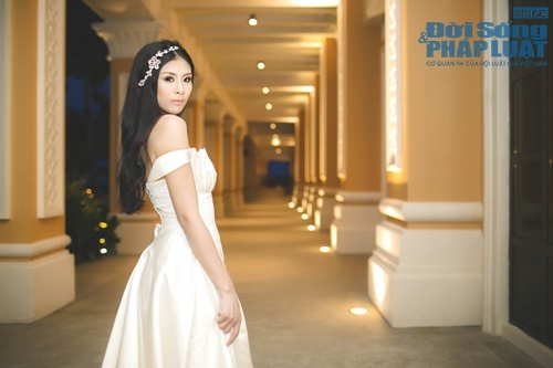 Ngọc Hân xinh đẹp trong chiếc váy tự thiết kế