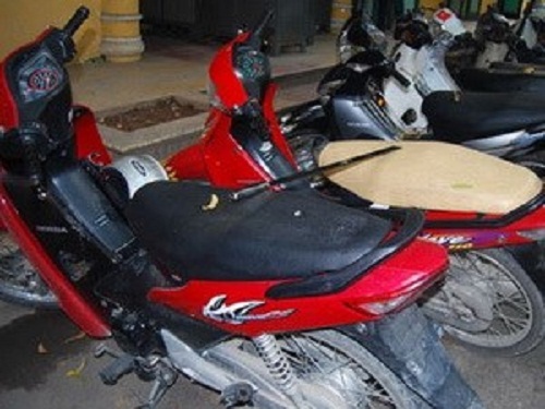 Đắk Nông: Khởi tố 2 đối tượng cướp xe máy