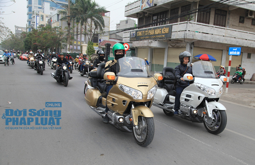 Bằng lái xe hạng A2 dành cho người đủ 18 tuổi trở lên