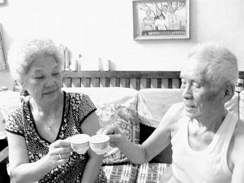 Cụ ông 94 tuổi muốn lên xe hoa sau khi gặp người cũ