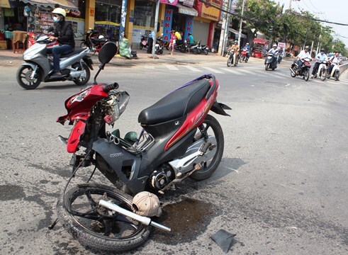 Nam thanh niên nguy kịch vì… chạy ẩu