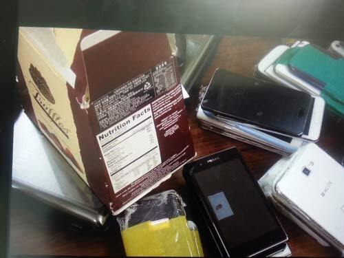 Con 3 tuổi rơi vào bồn nước tử vong vì bố... mải điện thoại